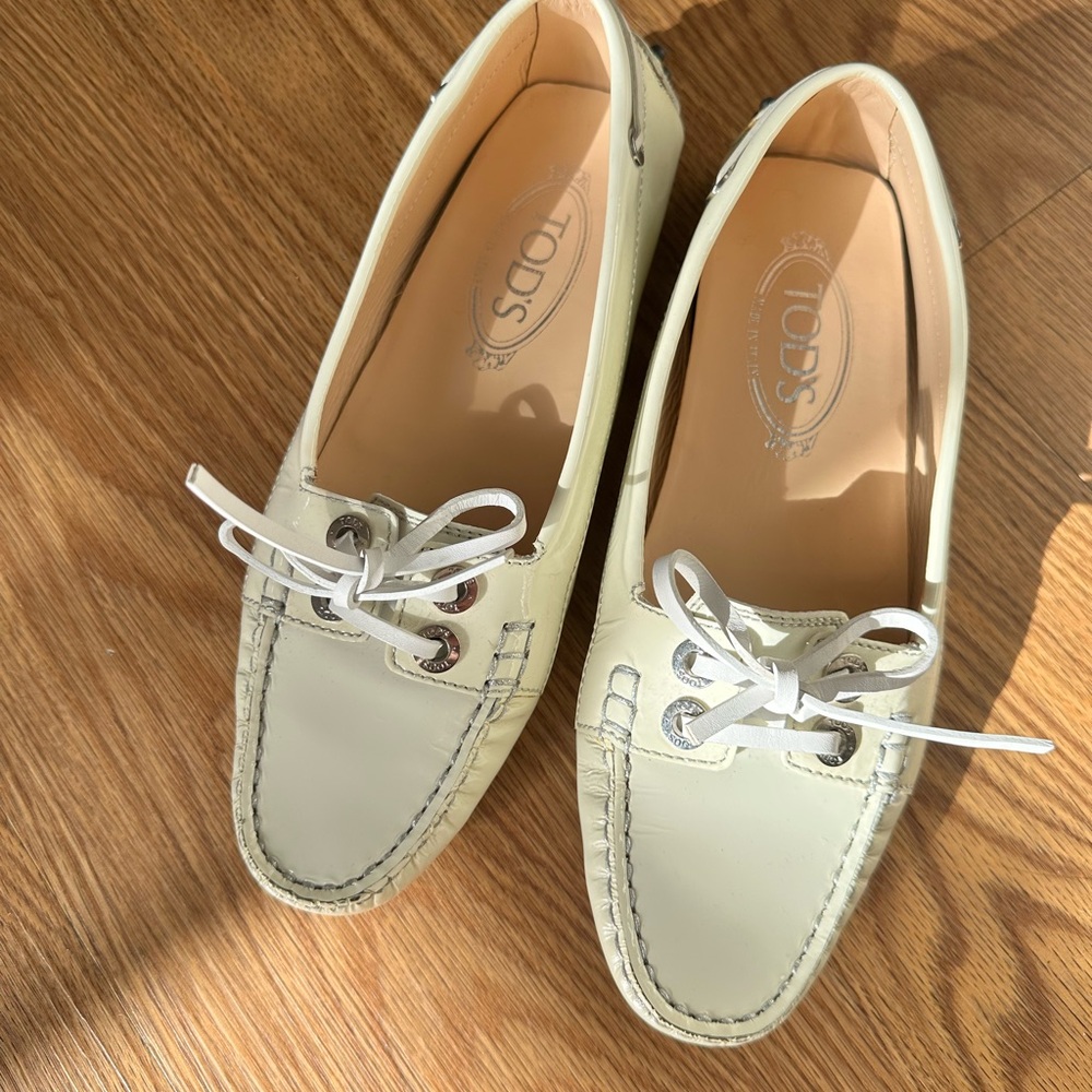 Tod's Cream Leather Moccasin Boat Shoes for Women
